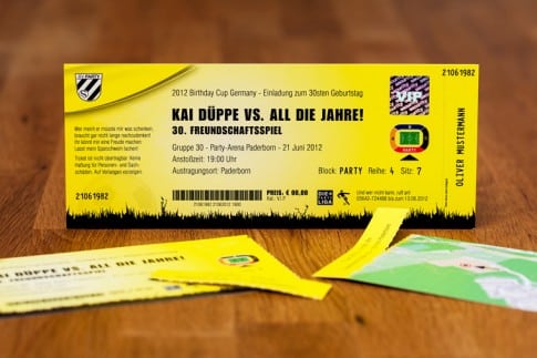 gelbes-soccer-ticket_IMG_0122_web_760px - ausgefallene Einladungskarten